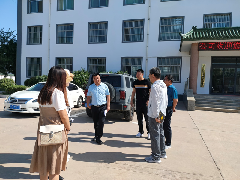 石嘴山市投資促進局副局長李剛一行蒞臨寧夏興康恒潤農業科技發展有限公司實地調研